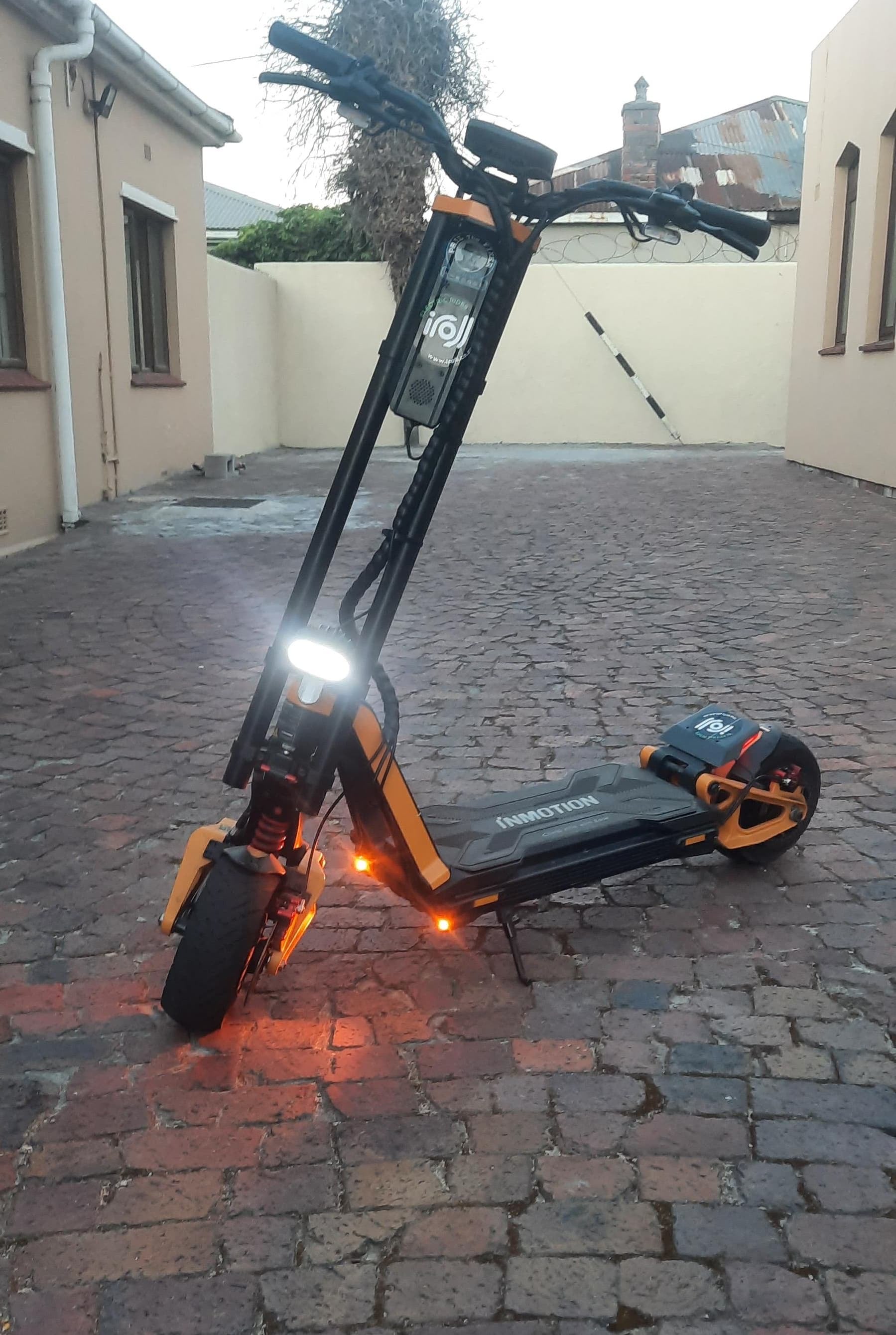Inmotion RS (demo unit)  Electric Scooter